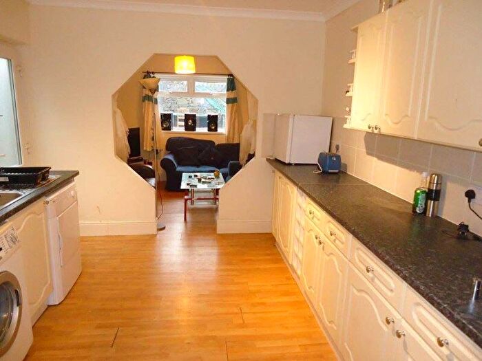 5 Bedroom Terraced House To Rent In Dogfield Street, Cardiff, CF24