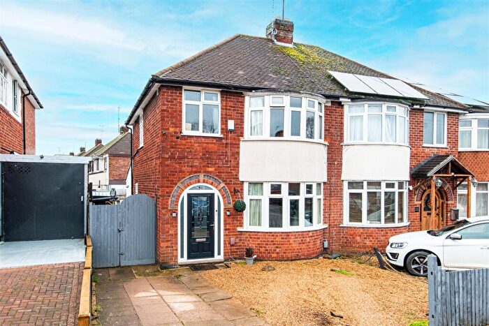 3 Bedroom Semi-Detached House For Sale In Pipers Hill Road, Kettering, NN15