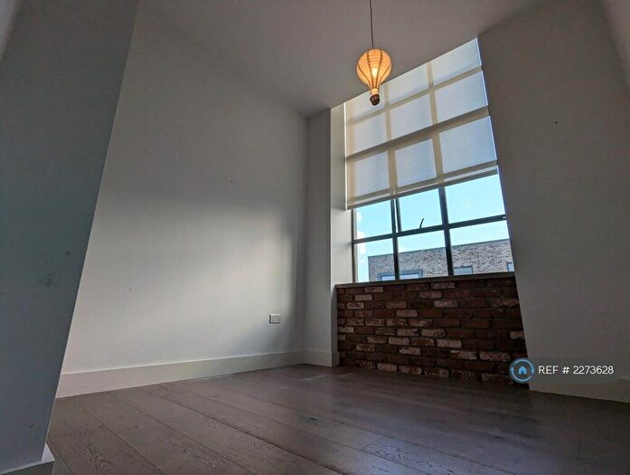 3 Bedroom Flat To Rent In The Textile Building, London, E9