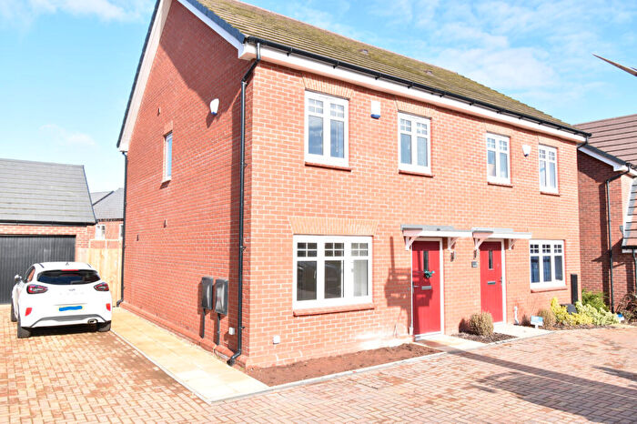 3 Bedroom Semi-Detached House To Rent In The Dovecote, Warwick, CV34