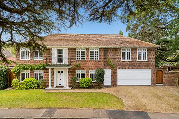 5 Bedroom Detached House For Sale In Islet Park Drive, Maidenhead, SL6