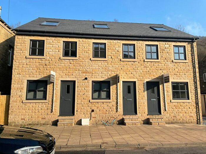 3 Bedroom End Of Terrace House For Sale In Burnley Road, Todmorden, OL14