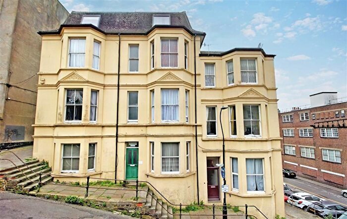 1 Bedroom Flat For Sale In Castle Hill Passage, Hastings, TN34
