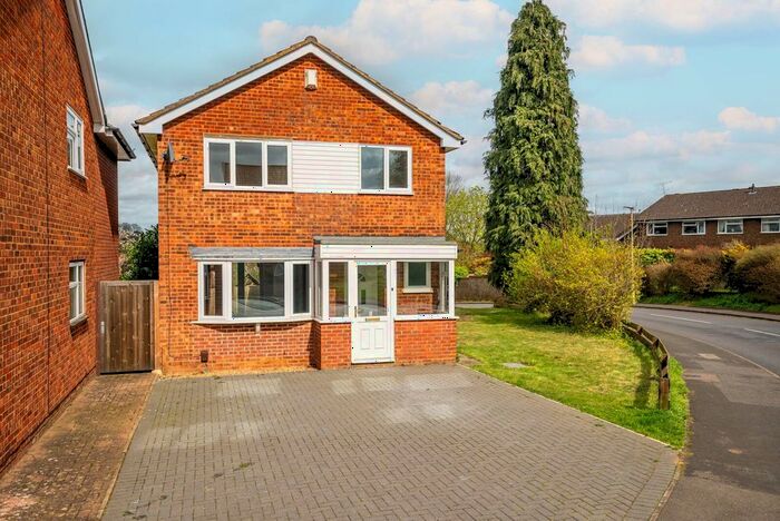 3 Bedroom Detached House To Rent In Broadstone Road, Southdown, Harpenden, AL5