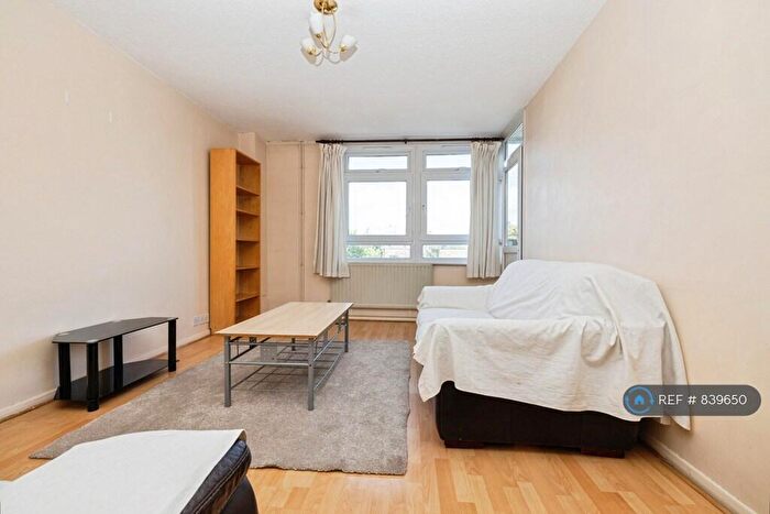 3 Bedroom Maisonette To Rent In Cambridge Heath Road, London, E1