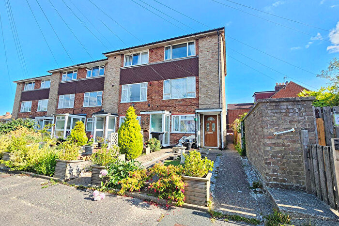 2 Bedroom Maisonette For Sale In Battery Close, Gosport, PO12