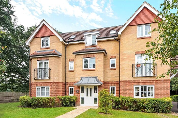 2 Bedroom Flat To Rent In St. Dominic Close, Farnborough, Hampshire, GU14