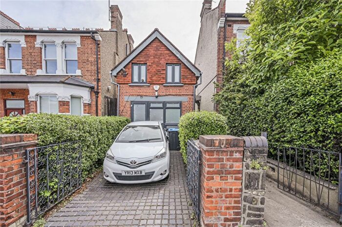 2 Bedroom Detached House For Sale In Brownlow Road, London, N11
