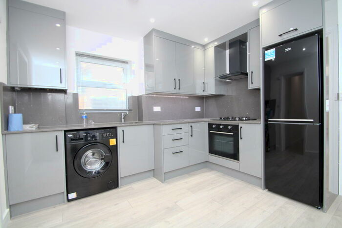 3 Bedroom Flat To Rent In Greenside Road, Croydon, CR0