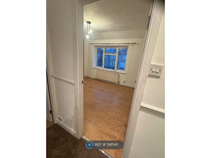 2 Bedroom Detached House To Rent In Wren Road, Dagenham, RM9