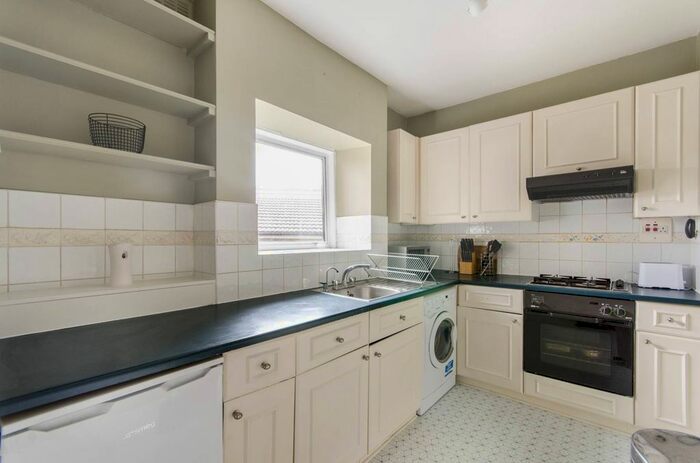 1 Bedroom Flat To Rent In Mill Hill Road, Acton, London, W3