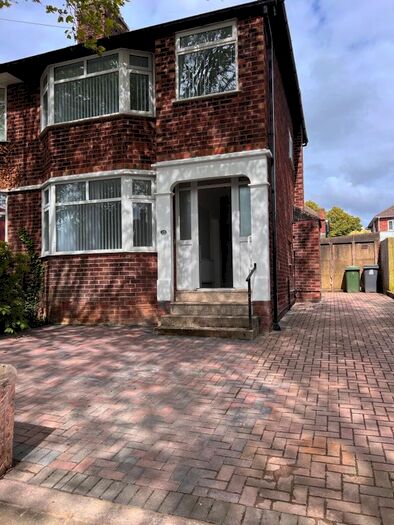 3 Bedroom Semi-Detached House To Rent In Layton Avenue, Prenton, CH43