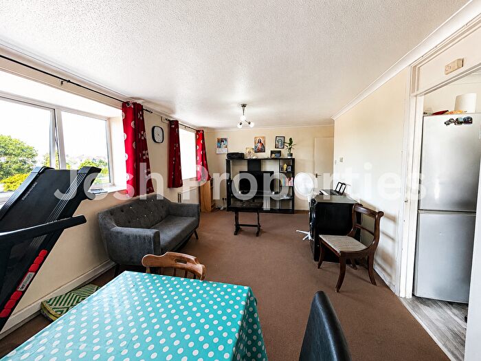 2 Bedroom Flat To Rent In Bawdsey Avenue, Ilford, IG2