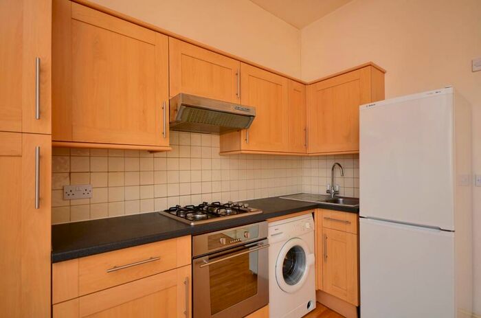 Studio To Rent In Knights Hill, West Norwood, London, SE27