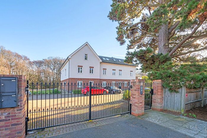 2 Bedroom Flat To Rent In Chancellors Close, Beckenham, BR3
