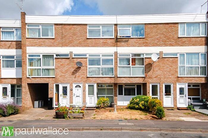 1 Bedroom Ground Maisonette For Sale In Barclay Court, Hoddesdon, EN11