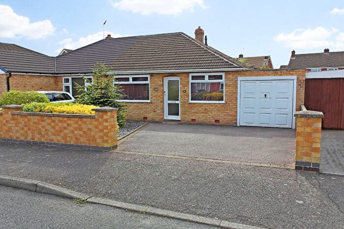 3 Bedroom Semi-detached Bungalow For Sale In Treasure Close, Glenfield, LE3