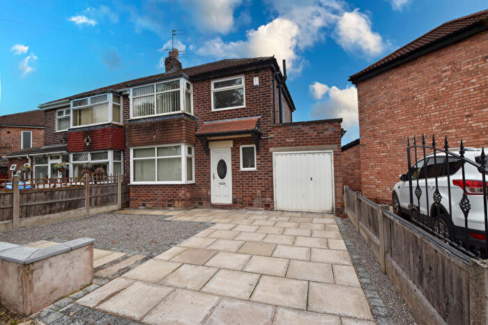 3 Bedroom Semi-Detached House For Sale In Lansdowne Road, Flixton, M41