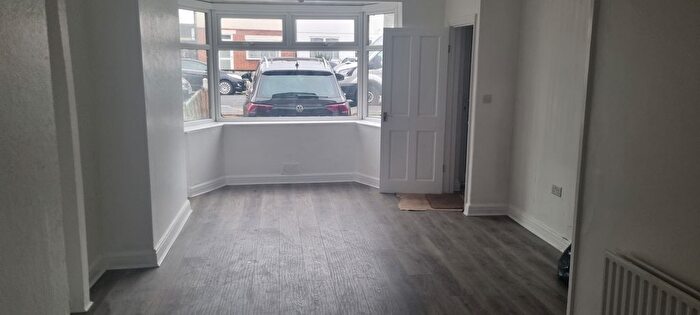 1 Bedroom End Of Terrace House To Rent In Pears Road, Hounslow, TW3