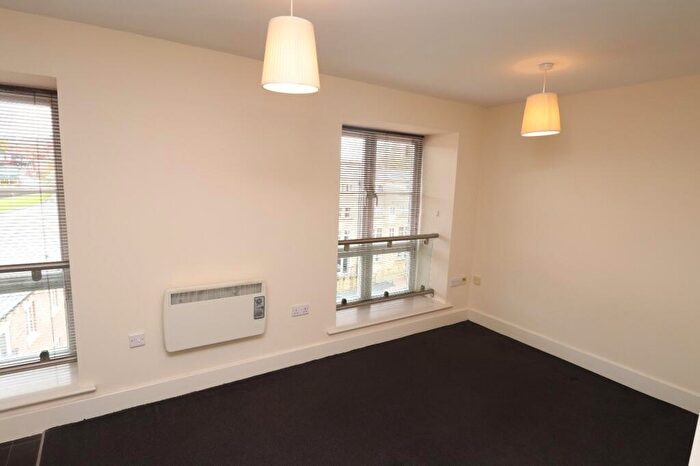 1 Bedroom Flat To Rent In Winker Green Lodge, Eyres Mill Side, Leeds, West Yorkshire, LS12