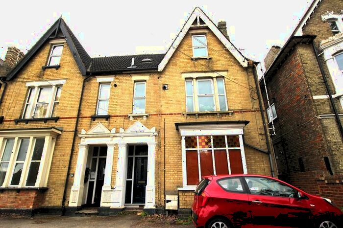 2 Bedroom Flat To Rent In Clapham Road, MK41