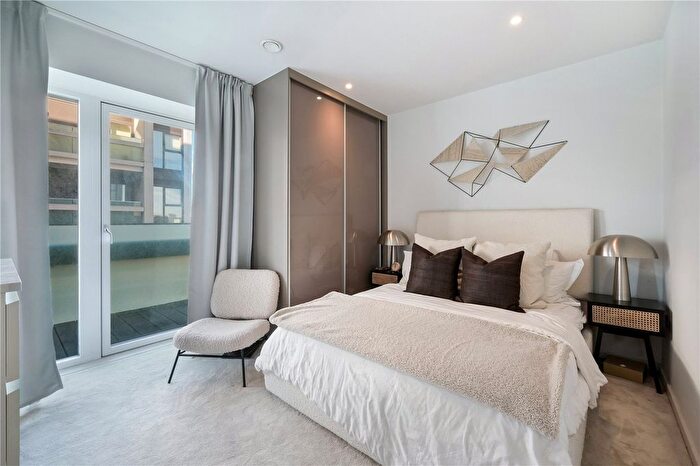 2 Bedroom Flat For Sale In York Way, London, N7