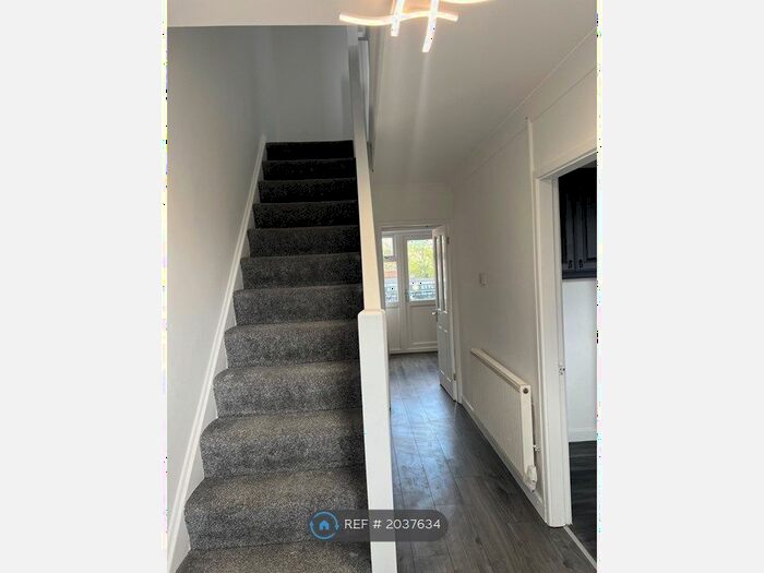 3 Bedroom Flat To Rent In Dudley, Dudley, DY3