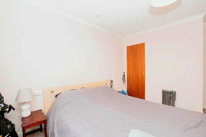 1 Bedroom Flat For Sale In Micheldever Road, Andover, SP10