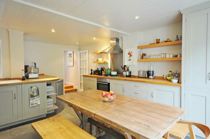 2 Bedroom Cottage To Rent In Thorne Street, Barnes, SW13