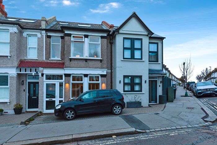 3 Bedroom Terraced House For Sale In Coniston Road, Croydon, CR0