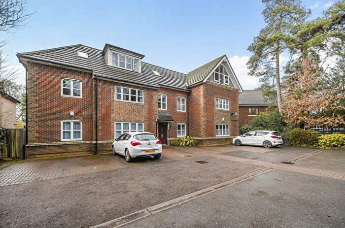 2 Bedroom Flat For Sale In Bassett Avenue, Bassett, Southampton, Hampshire, SO16