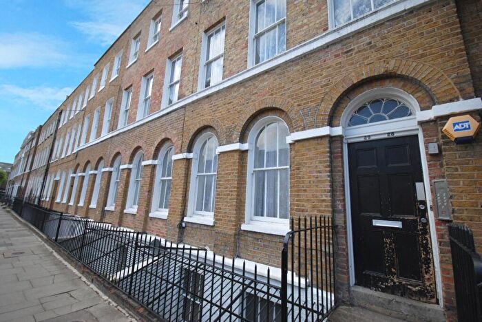 3 Bedroom Flat To Rent In Surrey Square, SE17