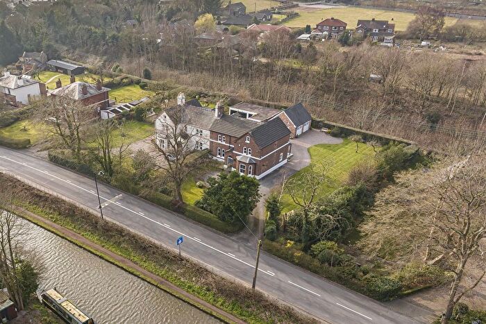 6 Bedroom Semi-Detached House For Sale In Runcorn Road, Moore, Warrington, WA4