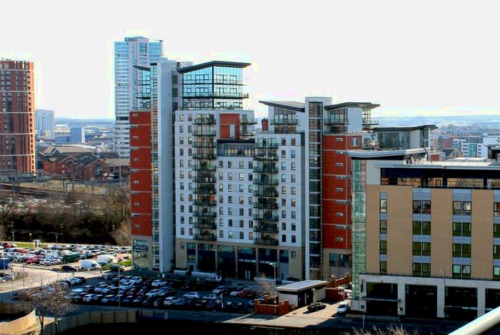 2 Bedroom Flat To Rent In Whitehall Waterfront, Riverside Way, Leeds, LS1