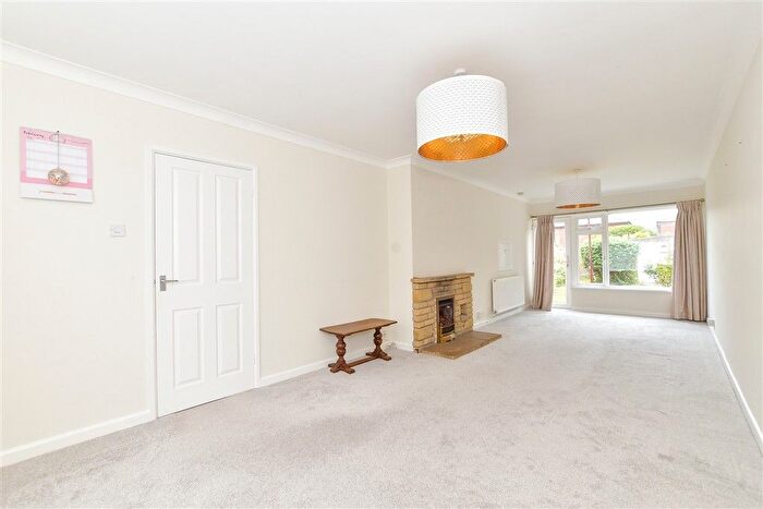 3 Bedroom End Of Terrace House For Sale In Knox Road, Havant, Hampshire, PO9