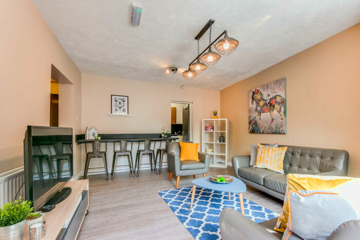 5 Bedroom House To Rent In Moor View, Leeds, LS6