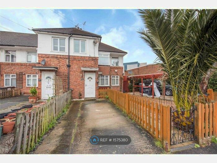 2 Bedroom Maisonette To Rent In Barnard Gardens, New Malden, KT3