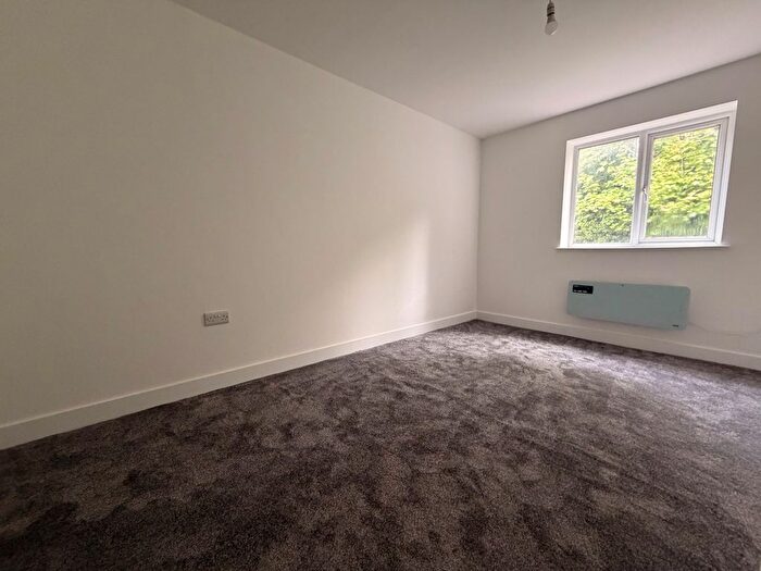 3 Bedroom Flat To Rent In Westgate, Rotherham, South Yorkshire, S60