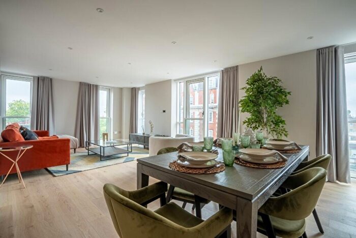 3 Bedroom Apartment To Rent In Baker Street, London, NW1