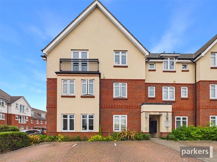 2 Bedroom Apartment For Sale In Louden Square, Earley, Reading, Berkshire, RG6