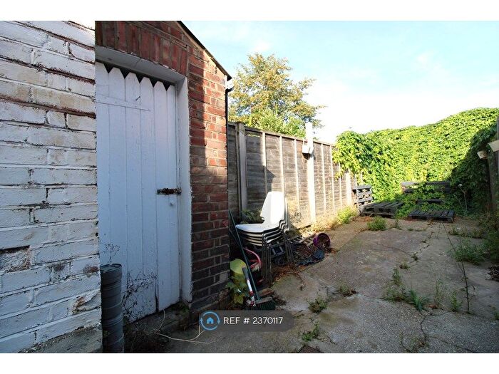 2 Bedroom Flat To Rent In Bickley Street, London, SW17