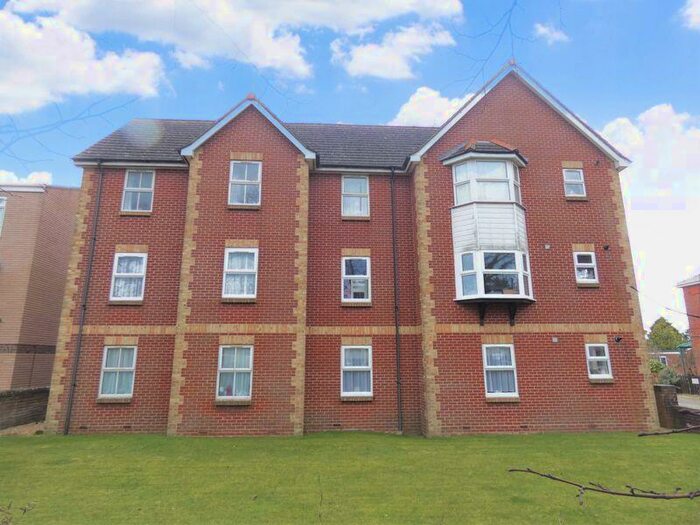 2 Bedroom Flat To Rent In York Road, Netley Abbey, SO31