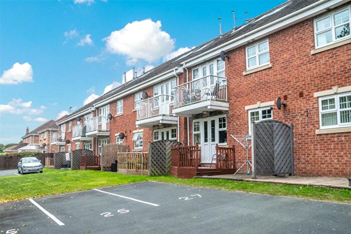 2 Bedroom Apartment For Sale In Sycamore Chase, Pudsey, West Yorkshire, LS28