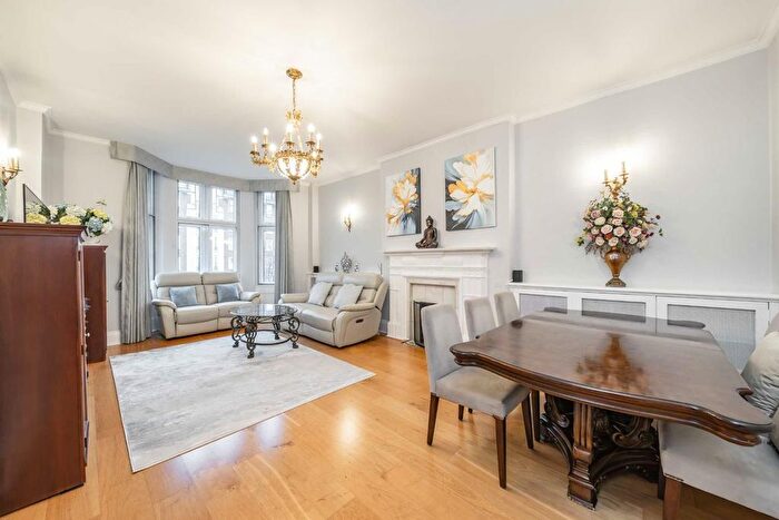 3 Bedroom Flat For Sale In Bickenhall Street, Marylebone, W1U