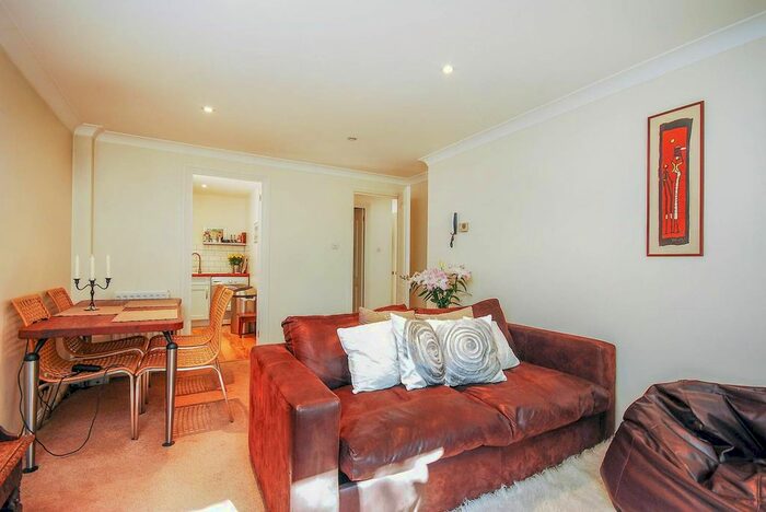 1 Bedroom Flat To Rent In Malting Way, Isleworth, TW7