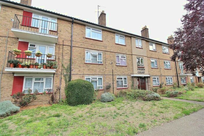 2 Bedroom Flat To Rent In South Street, Isleworth, TW7