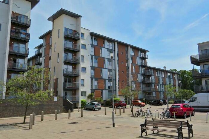 2 Bedroom Flat To Rent In Three Bridges, Crawley, RH10