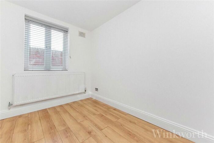 2 Bedroom Apartment To Rent In Wellington Close, London, SE14