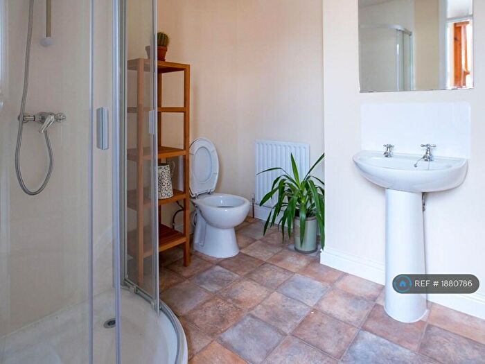4 Bedroom Semi-Detached House To Rent In Montague Road, Leicester, LE2