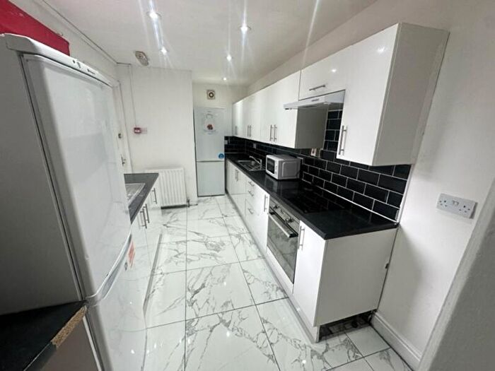 7 Bedroom Terraced House To Rent In Manor Drive, Hyde Park, Leeds, LS6